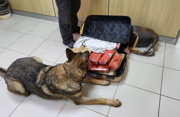 PF prende passageira com drogas na rodoviária de Foz do Iguaçu