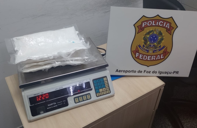 PF prende passageiro com cocaína junto ao corpo no aeroporto de Foz do Iguaçu