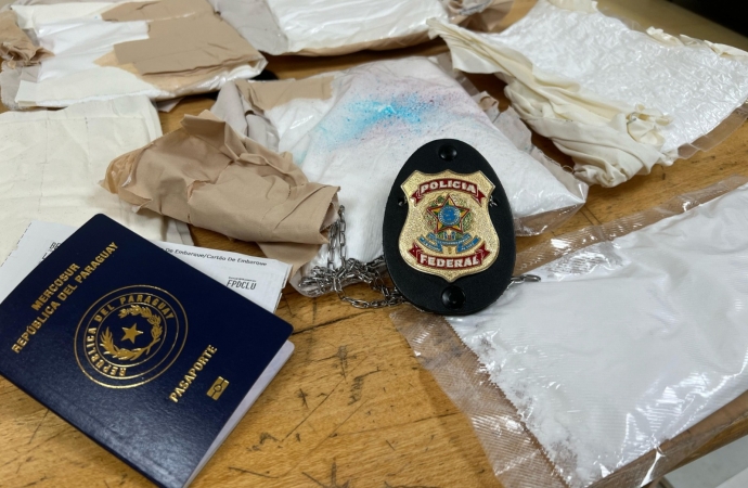 PF prende passageiro com cocaína oculta no corpo no aeroporto internacional de Foz do Iguaçu