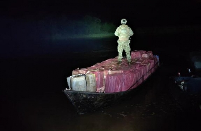 PF realiza apreensão de contrabando em 4 embarcações em Guaíra/PR