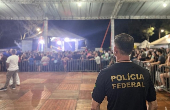 PF realiza operação de fiscalização de seguranças e vigilantes em Santa Helena/PR.