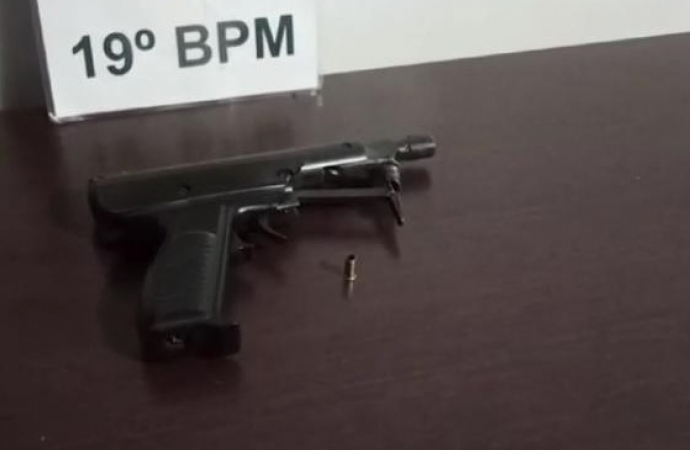 PM apreende pistola e detém quatro indivíduos em Ouro Verde do Oeste