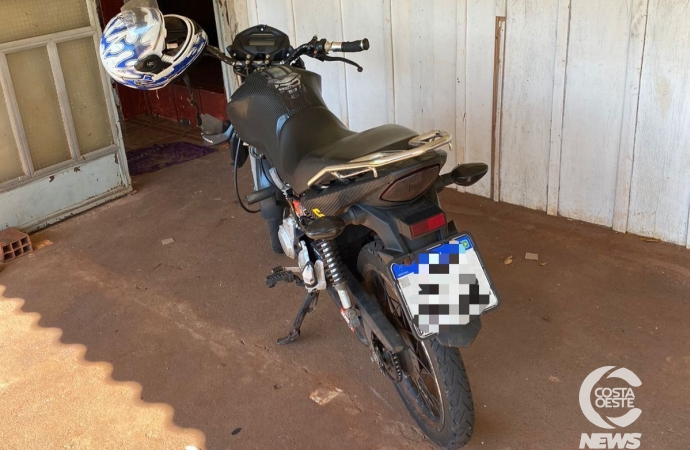 PM de Itaipulândia apreende moto roubada em Medianeira e detém mulher por receptação