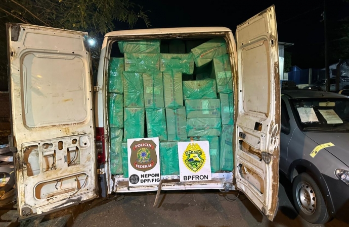 PF e PM apreendem Van com cigarros contrabandeados em Itaipulândia