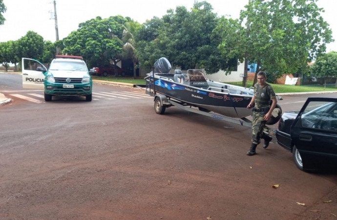 Polícia Ambiental flagra em Santa Helena lancha furtada e detém homem em Entre Rios do Oeste