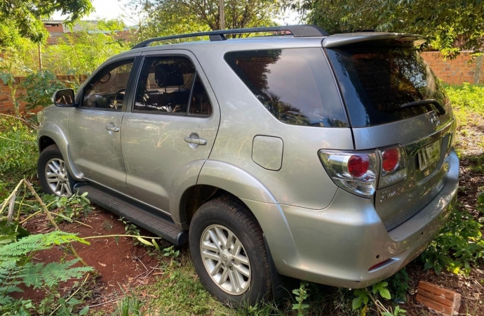 Polícia Civil e PF recuperam caminhonete roubada e prendem homem em Santa Helena