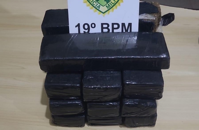 Polícia de Diamante do Oeste apreende droga com passageiros de carro de aplicativo