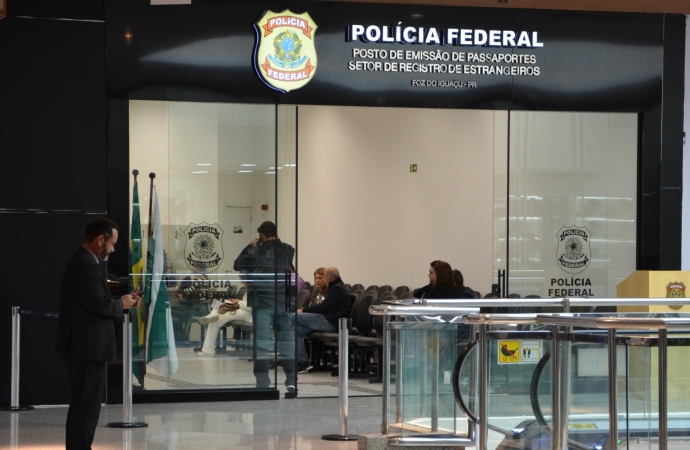 Polícia Federal prende estrangeiro utilizando documento falso para obter passaporte brasileiro em Foz do Iguaçu