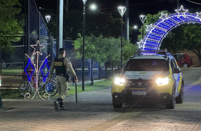 Polícia Militar acaba com algazarra na praça Santos Dumont em Santa Helena