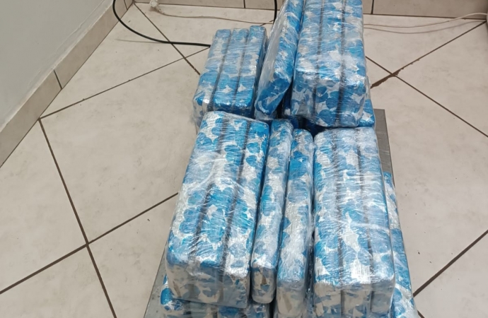 Polícia Militar apreende adolescente com  20Kg de maconha em Foz do Iguaçu