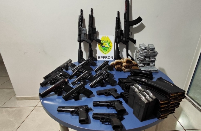 Polícia Militar apreende fuzis, pistolas e munição na BR-277