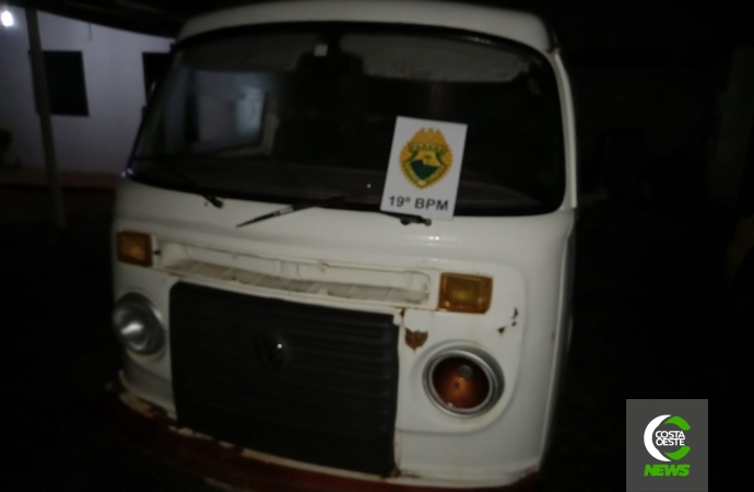 Polícia Militar de Entre Rios do Oeste apreende VW Kombi com placa modificada