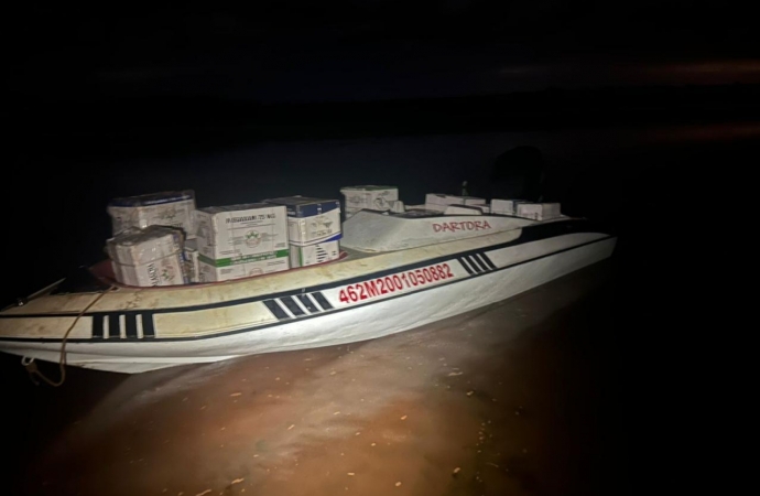 Polícia Militar de Itaipulândia apreende lancha com 320 kg de agrotóxico