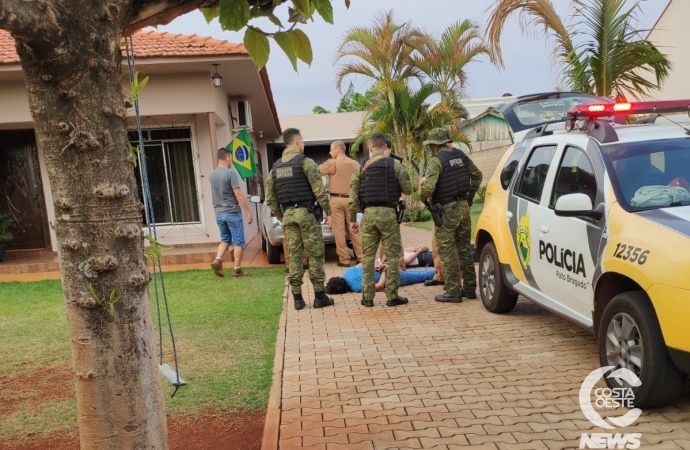 Assaltantes são presos após manter família de empresário refém em Pato Bragado