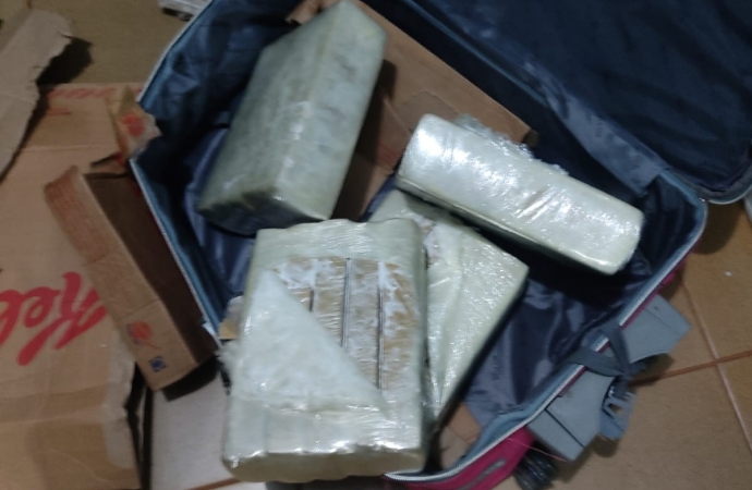 Polícia Militar prende mulher com 21kg de maconha em Medianeira