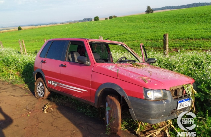 Polícia Militar recolhe veículo abandonado em Santa Helena após acidente