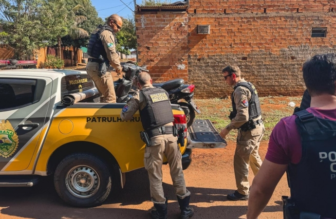 Polícia recupera veículos furtados em Santa Helena, prende indivíduos e apreende arma, munições e drogas