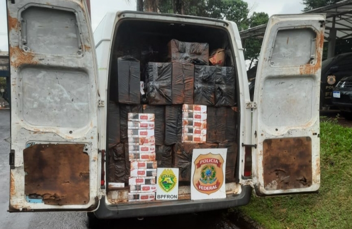 Van carregada com cigarros contrabandeados é apreendida em São Miguel do Iguaçu