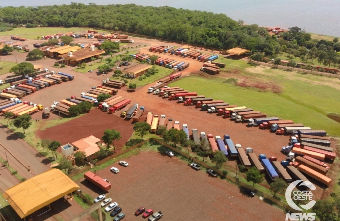 Porto de Santa Helena registra lentidão no despacho aduaneiro; cerca de 300 caminhões estão parados