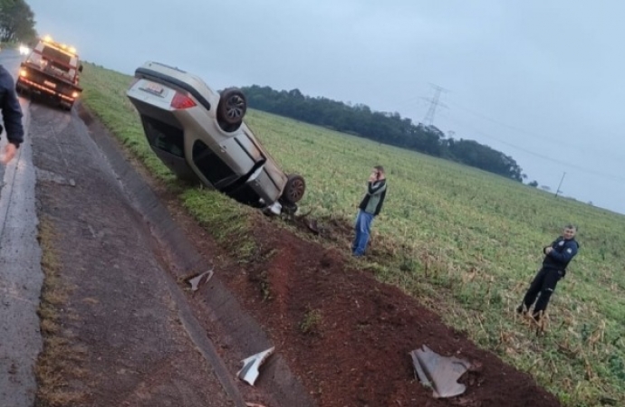 PR 497: GM de São Miguel do Iguaçu atende capotamento na estrada da prainha