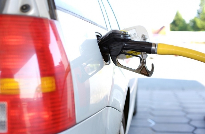 Preço da gasolina é reduzido pela primeira vez no ano