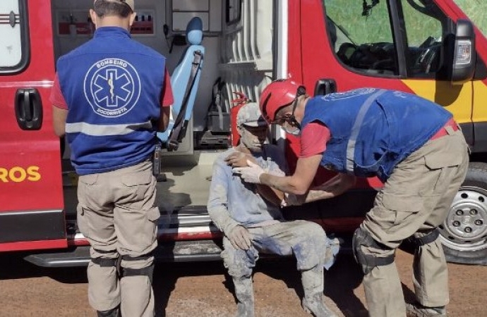 Prédio em obra desaba e deixa pelo menos 2 mortos e 3 feridos em Foz