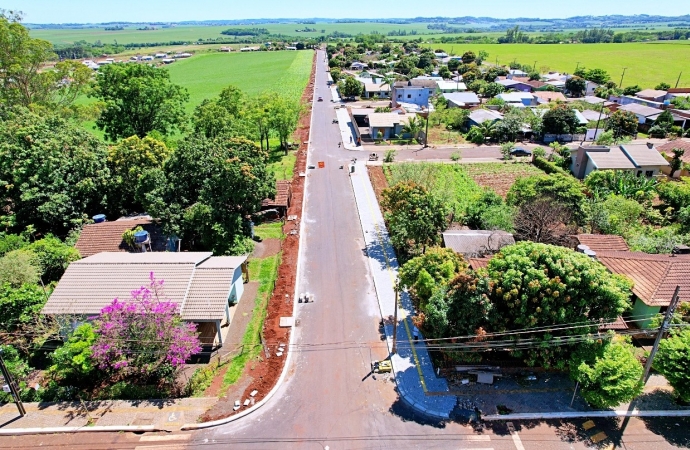 Prefeita de Itaipulândia e Vice vistoriam obras da Rua 500 Anos no Caramuru