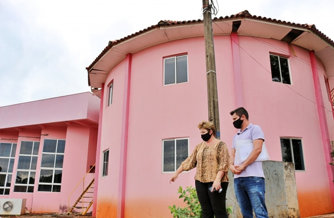 Prefeita e Secretário de Cultura acompanham as obras da reforma no Centro de Artes em Itaipulândia