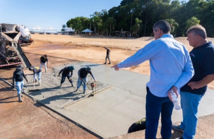 Prefeito Bim vistoria obras de revitalização no Terminal Turístico Alvorada de Itaipu
