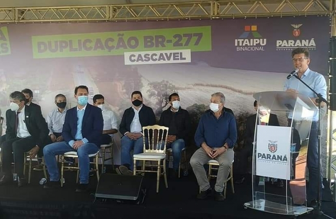 Prefeitos participam do lançamento de obras de duplicação em Cascavel