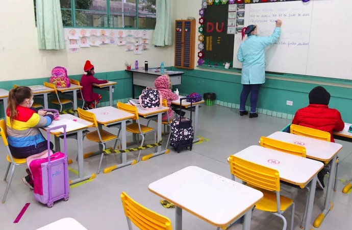 Prefeitura de Foz do Iguaçu abre PSS com 122 vagas para professores de educação infantil