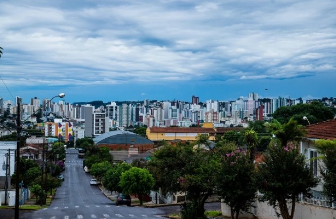 Prefeitura de Pato Branco abre inscrições para concurso com mais de 90 vagas com salários de até R$ 11,9 mil