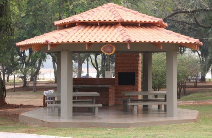Prefeitura de Santa Helena  abre inscrições para reserva de quiosques no Natal e Ano Novo