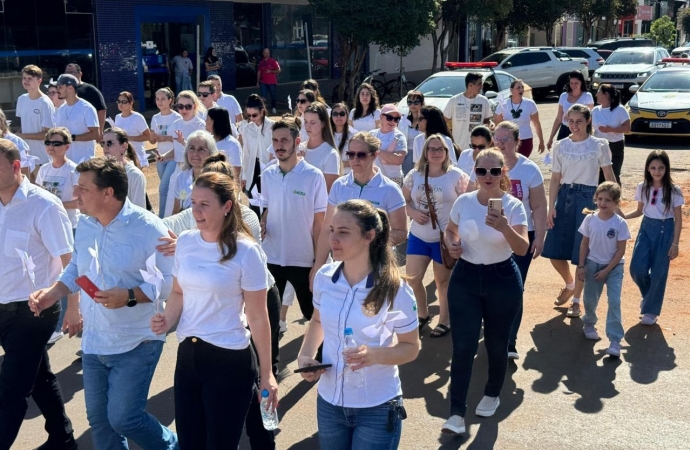 Prefeitura e Conselho da Mulher promovem caminhada em Santa Helena pelo fim da violência contra as mulheres