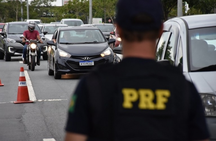 PRF apreende 1,8 mil comprimidos para emagrecimento em Guaíra