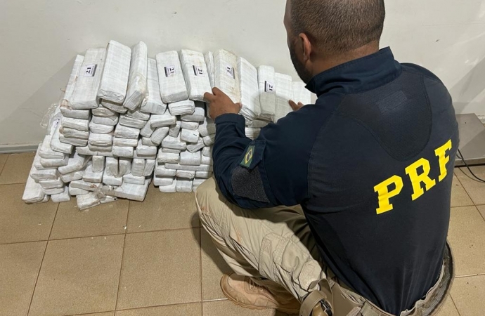 PRF apreende 100Kg de maconha na BR-277, em Medianeira