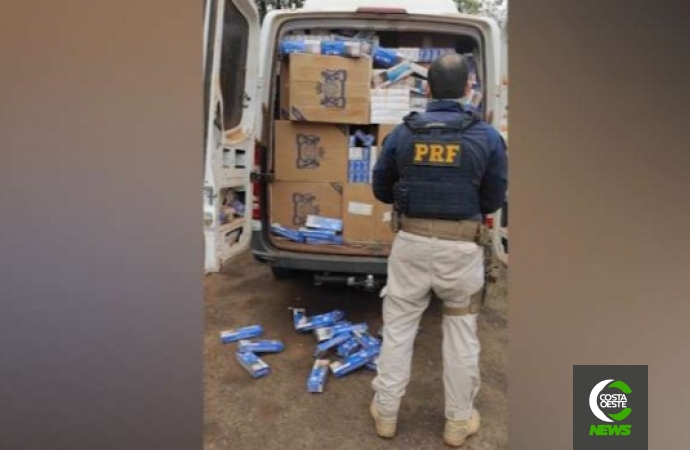 PRF apreende 50 mil maços de cigarros em veículo com placas de Santa Helena