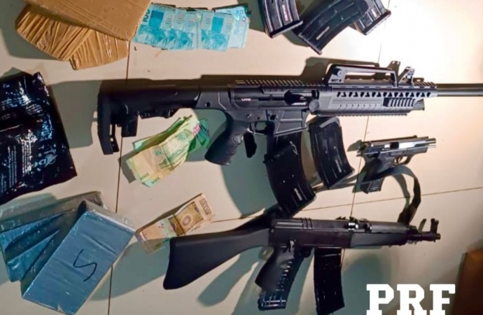 PRF apreende armas, cocaína e dinheiro em veículo do Paraguai