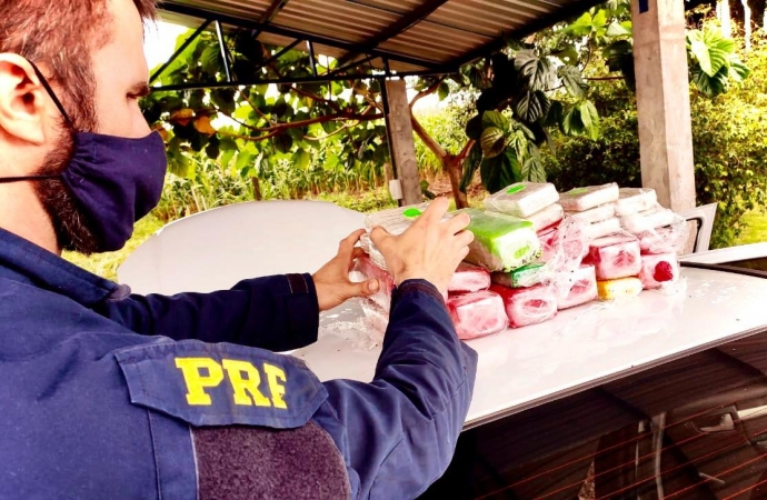PRF apreende maconha oculta em veículo com bebê de 2 meses