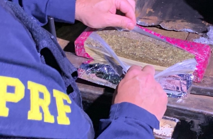 PRF apreende mais de 200kg de maconha em fiscalização de rotina na BR-277