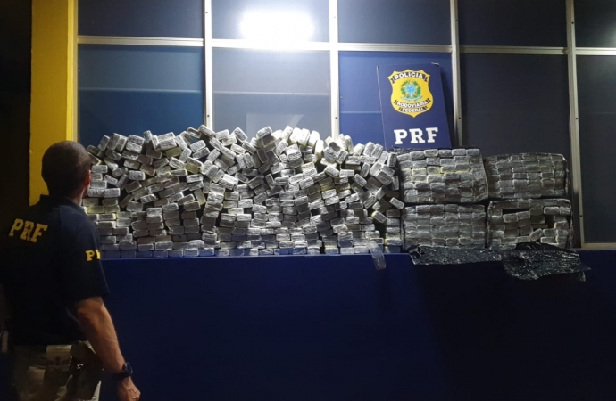 PRF apreende mais de 300 kg de maconha em Santa Terezinha de Itaipu