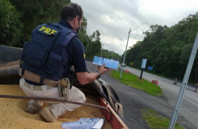 PRF apreende mais de R$ 2,6 milhões em cigarros contrabandeados no Paraná