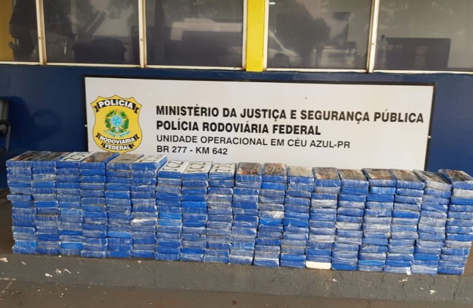 PRF apreende R$ 10 milhões em cocaína em fundo falso de van na região