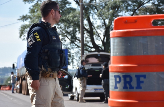 PRF deflagra Operação Caranguejo para coibir manobras indevidas no acesso à Ponte Internacional da Amizade