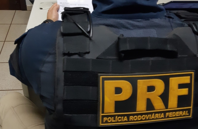 PRF detém homem de 28 anos condenado por feminicídio