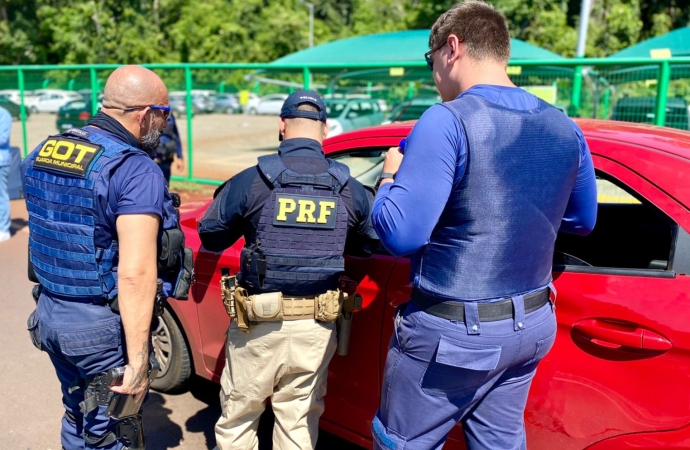 PRF e Foztrans realizam operação contra o transporte irregular no aeroporto de Foz do Iguaçu