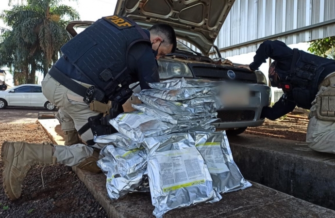 PRF flagra veículo paraguaio transportando agrotóxico em fundo falso