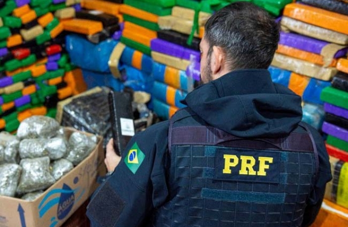 PRF no Paraná bate recorde histórico em apreensão de maconha