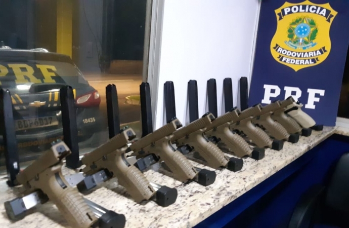 PRF prende quatro pessoas por tráfico internacional de armas e associação criminosa em Céu Azul