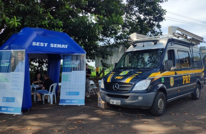 PRF realiza Comando de Saúde com caminhoneiros